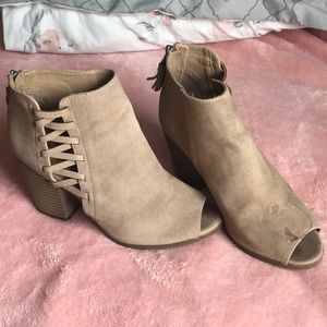 Reaction Kenneth Cole Booties